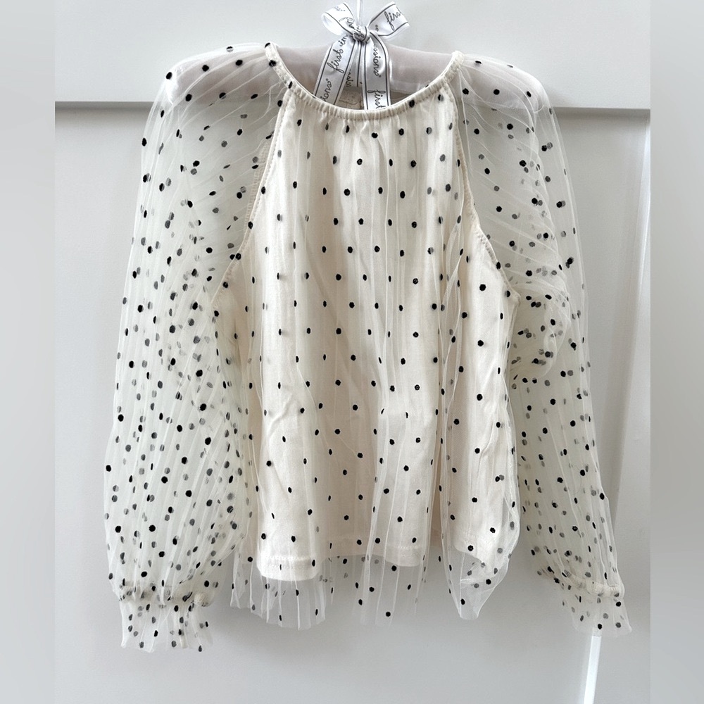 Cute polka dot top NWOT
